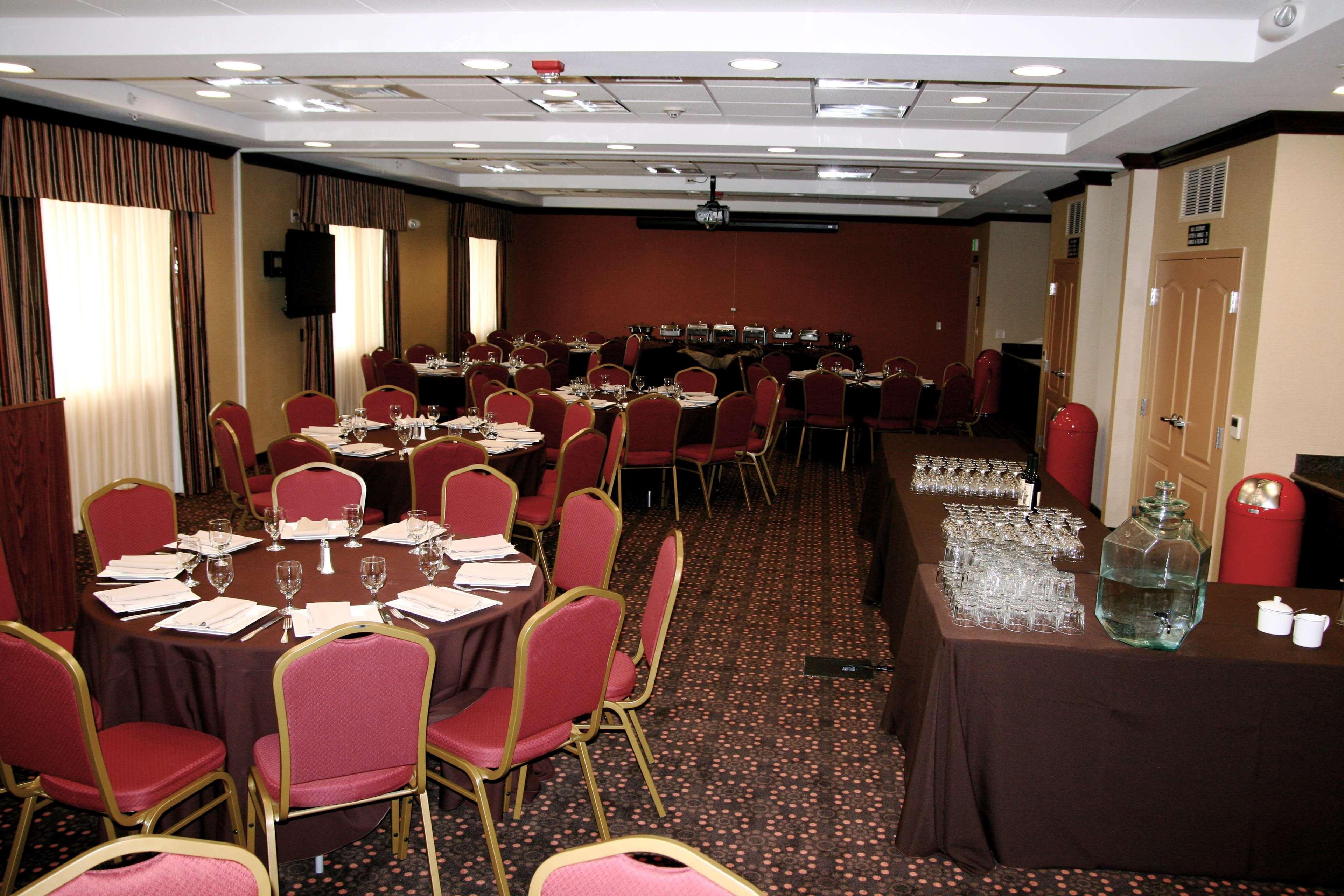 Hampton Inn & Suites Фолсом Ресторан фото
