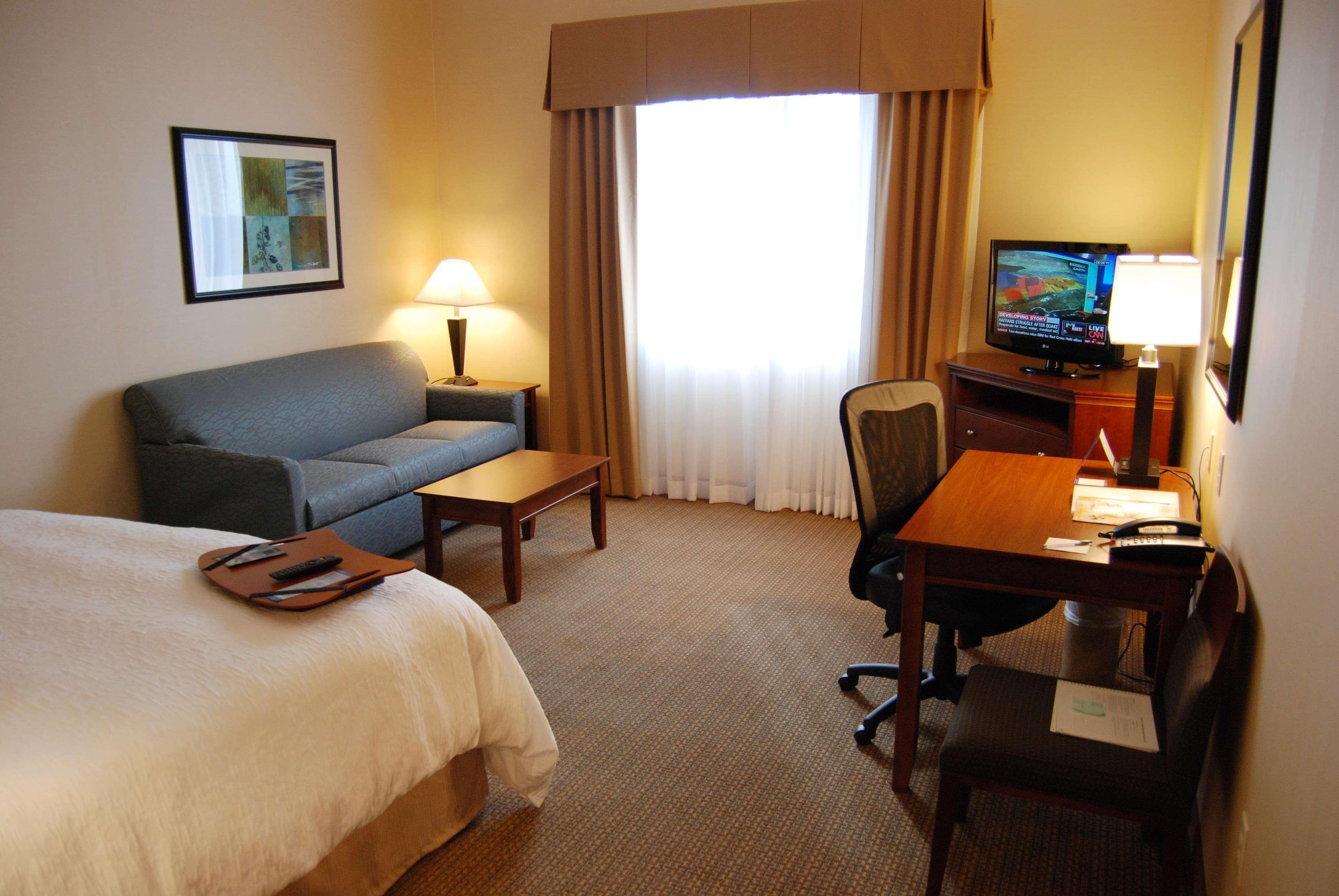 Hampton Inn & Suites Фолсом Номер фото