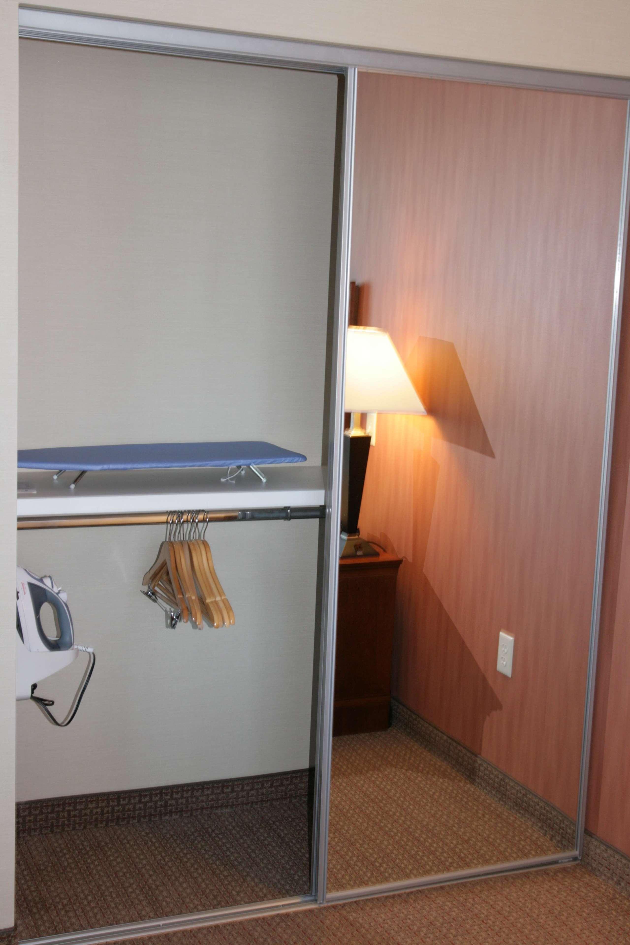 Hampton Inn & Suites Фолсом Номер фото