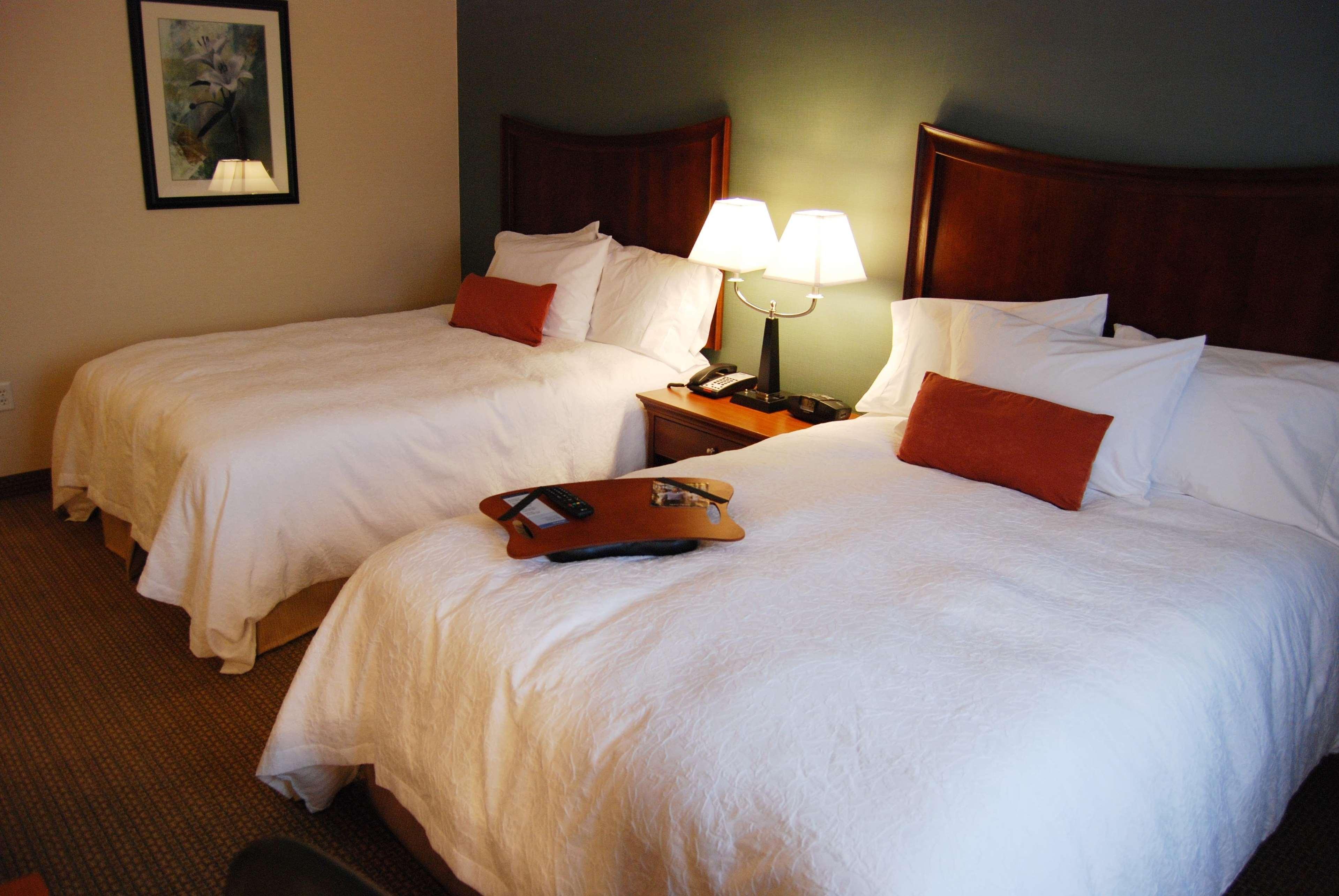 Hampton Inn & Suites Фолсом Номер фото