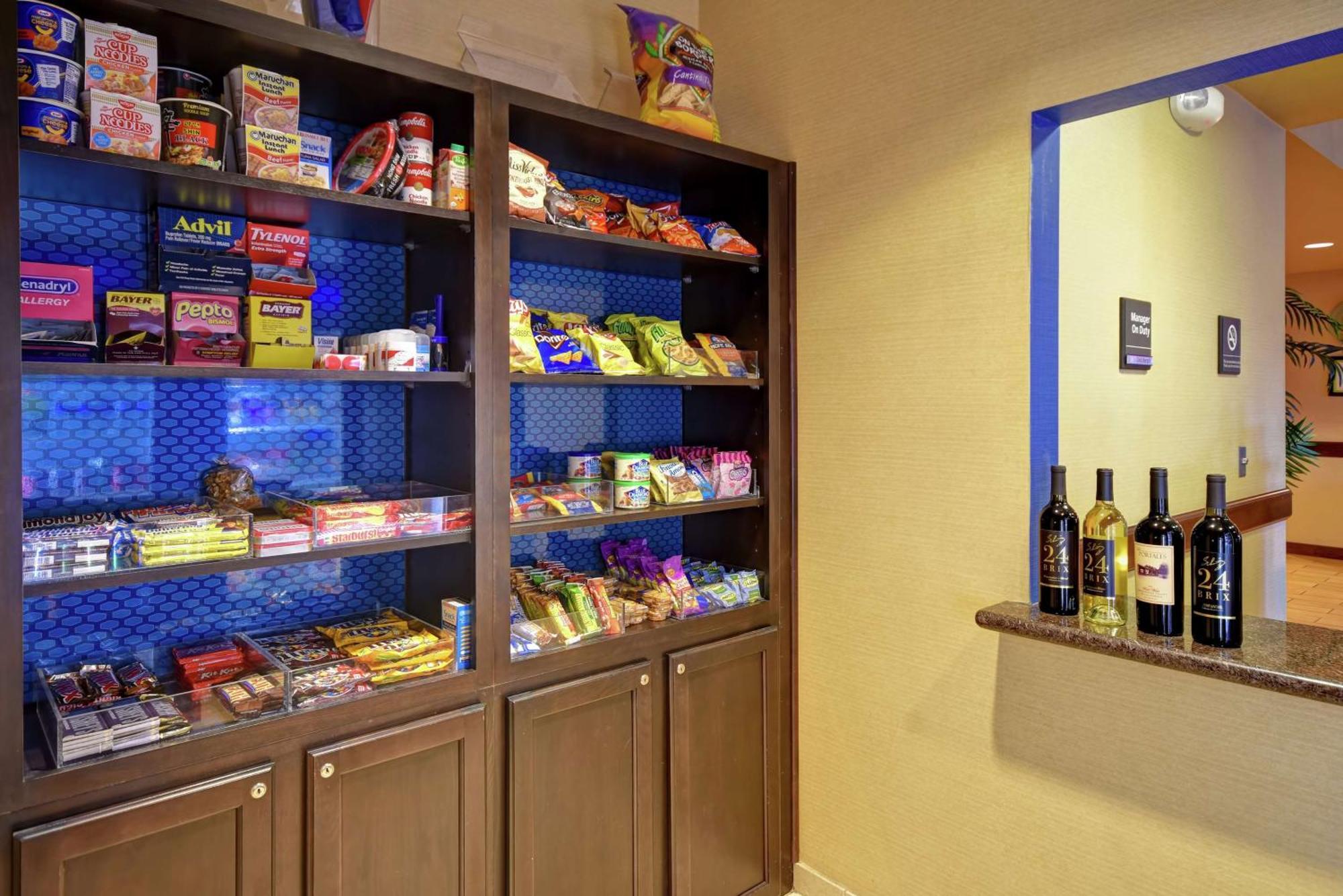 Hampton Inn & Suites Фолсом Экстерьер фото